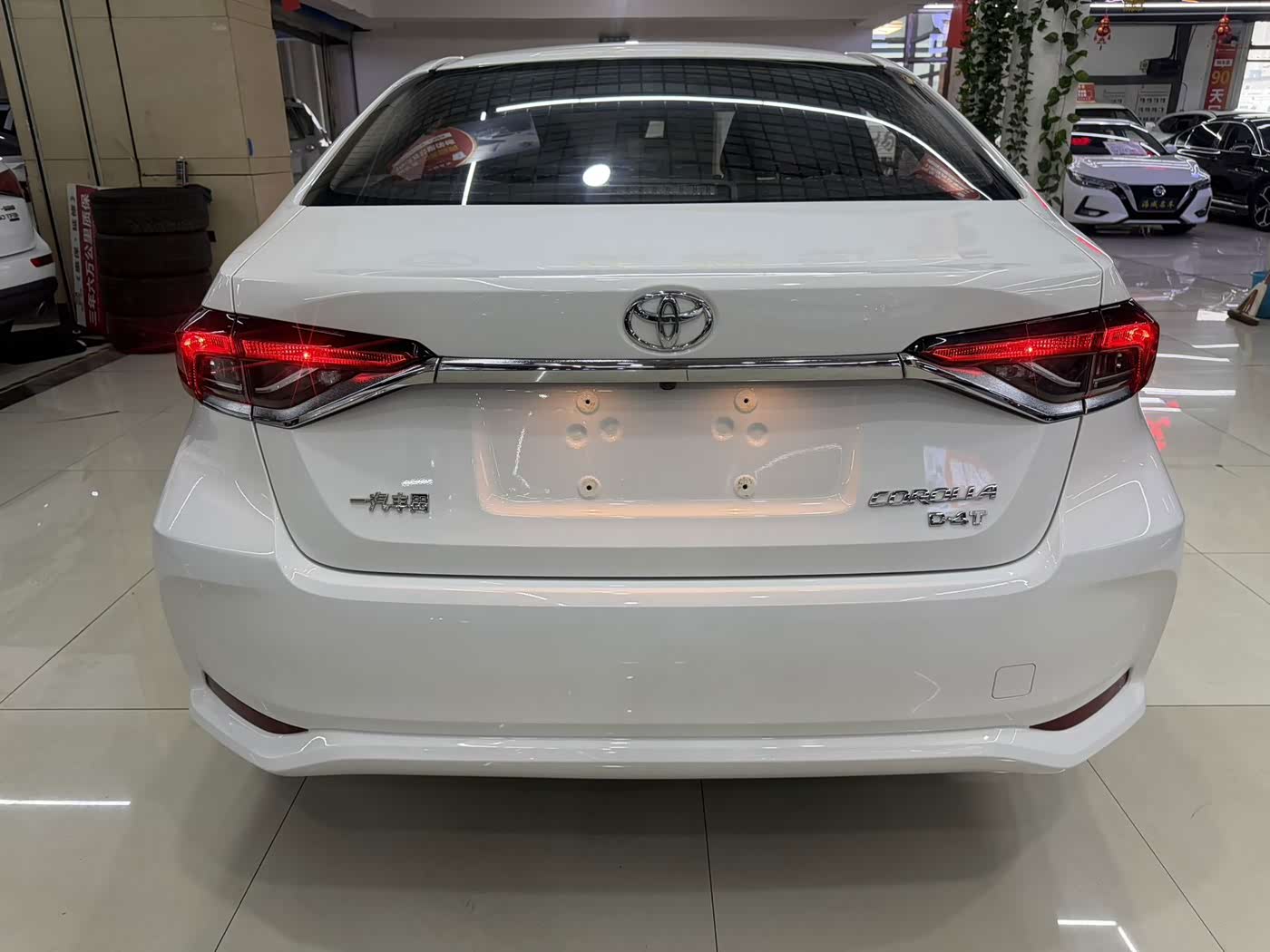 Toyota Corolla 1.2 л 2022 г. Белый, пробег 8600 км