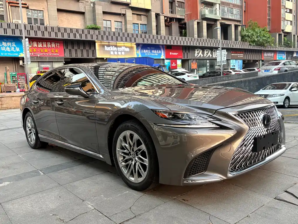 Lexus LS — миниатюра 3