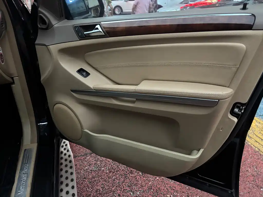 Mercedes-Benz M-Class — миниатюра 7