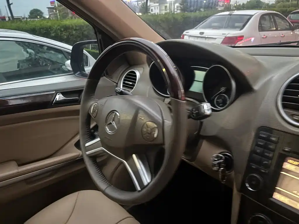 Mercedes-Benz M-Class — миниатюра 6