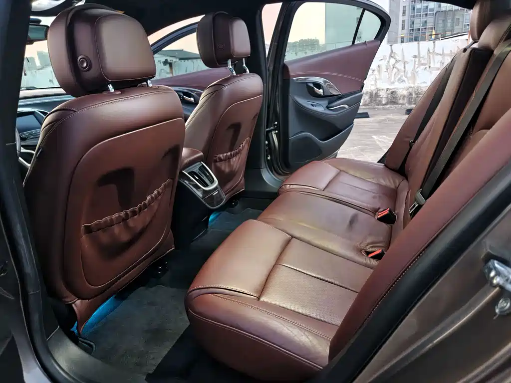 Buick LaCrosse — миниатюра 10