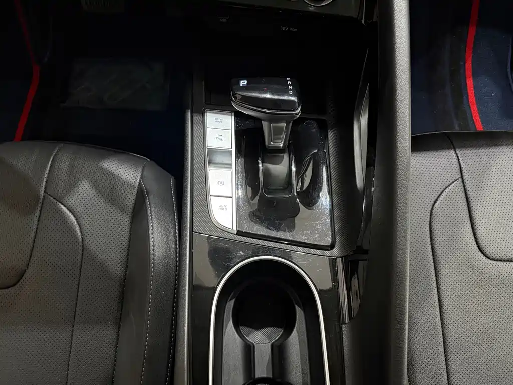 Hyundai Elantra — миниатюра 16