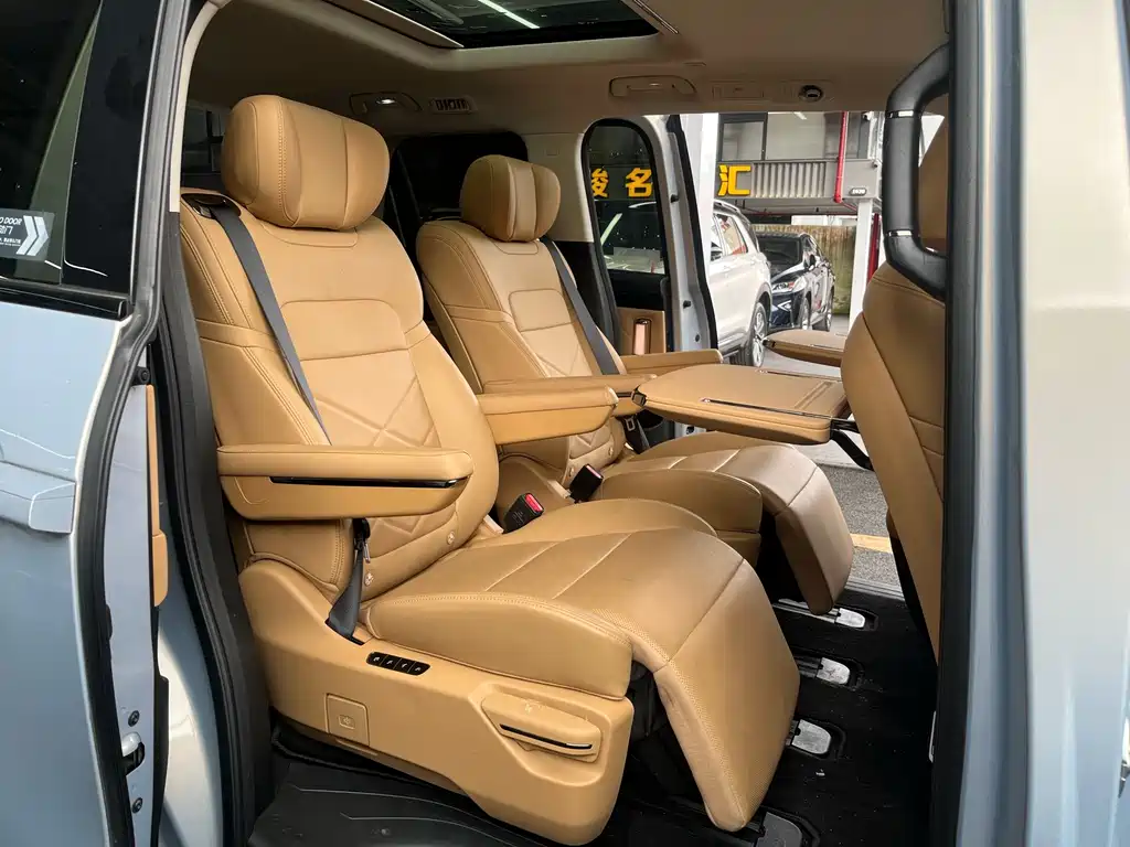 GAC Motor 传祺E8 PHEV — миниатюра 13