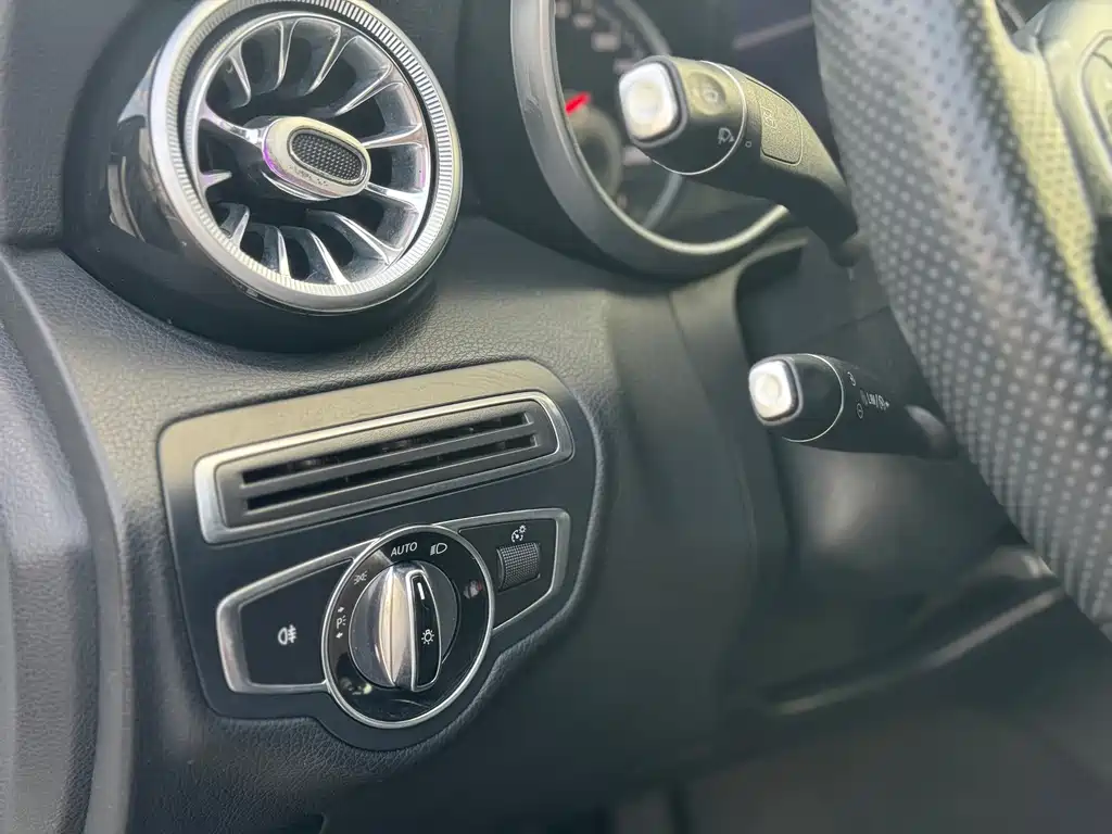 Mercedes-Benz C-Class — миниатюра 16