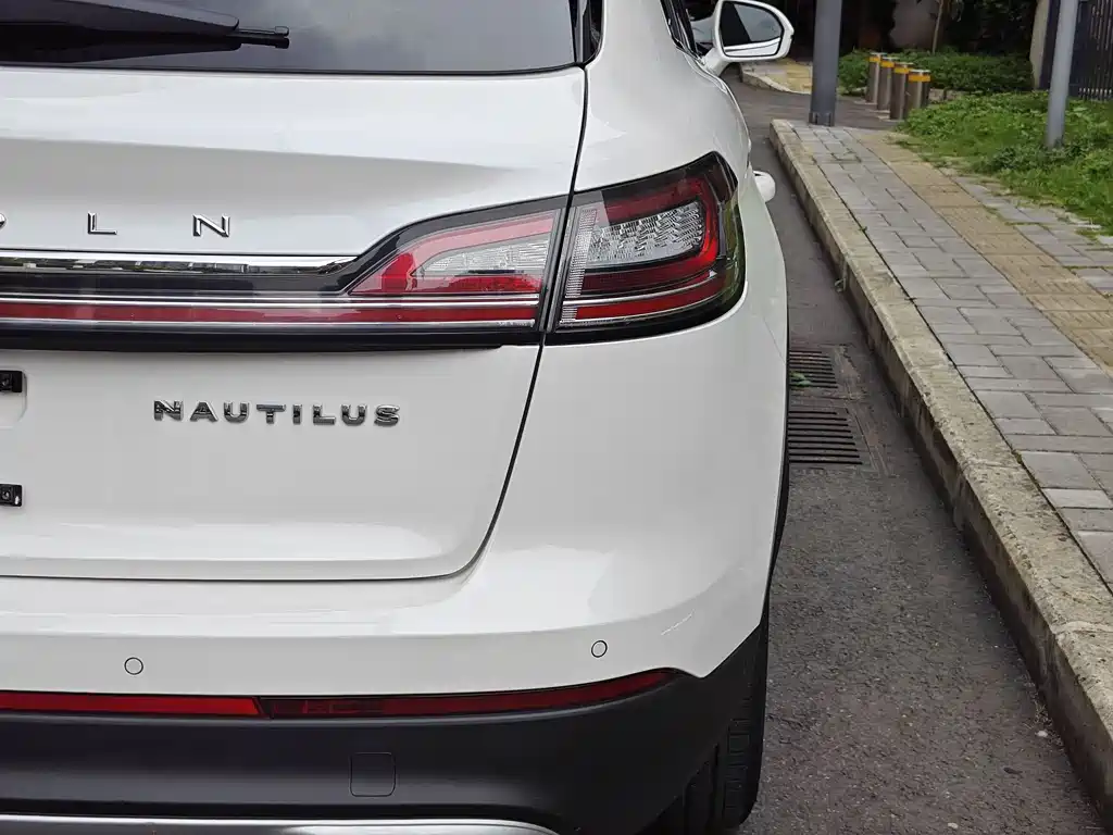 Lincoln Nautilus 2021 2.0T