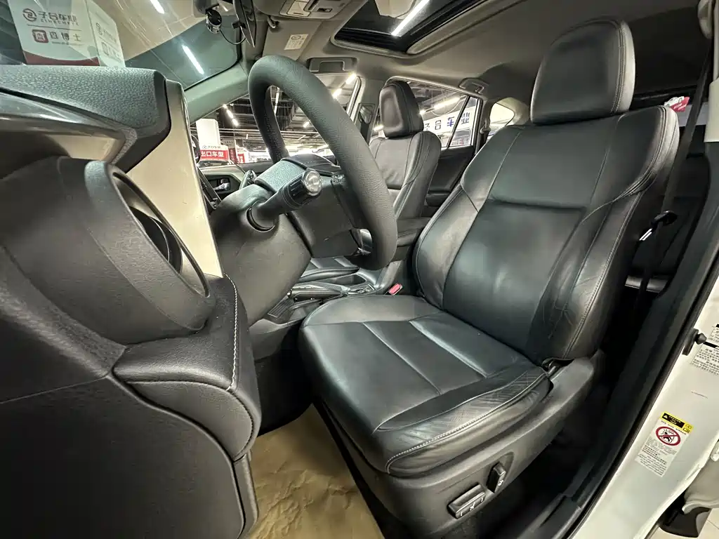 Toyota RAV4 — миниатюра 26