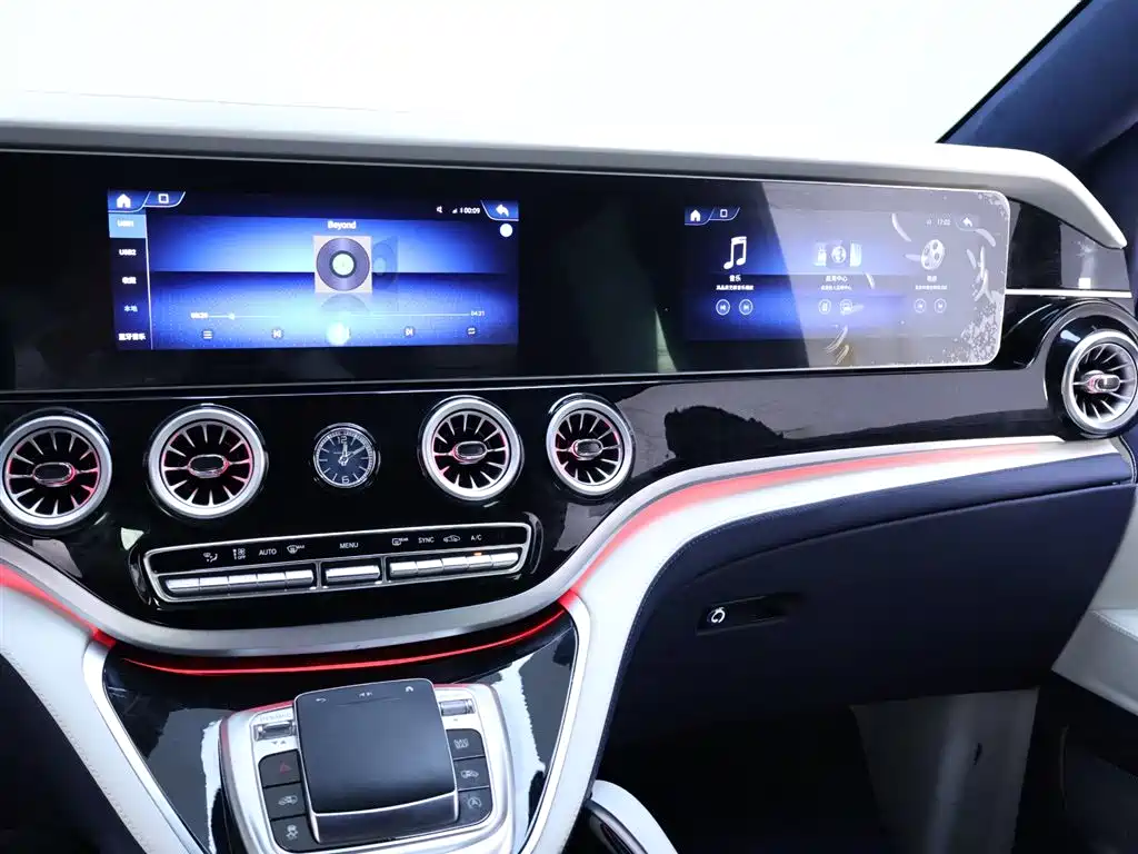 Mercedes-Benz Vito 2023 2.0T 7 мест