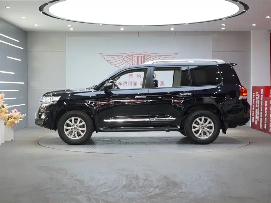 Toyota Land Cruiser 2018 4.6L AT