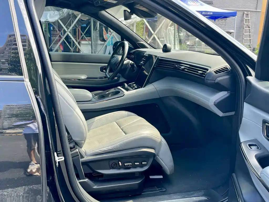 NIO ES8 2020 580KM мест