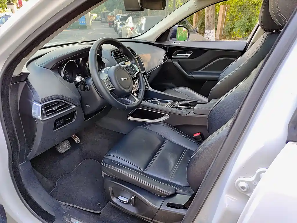 Jaguar F-Pace 2020 2.0T Premium