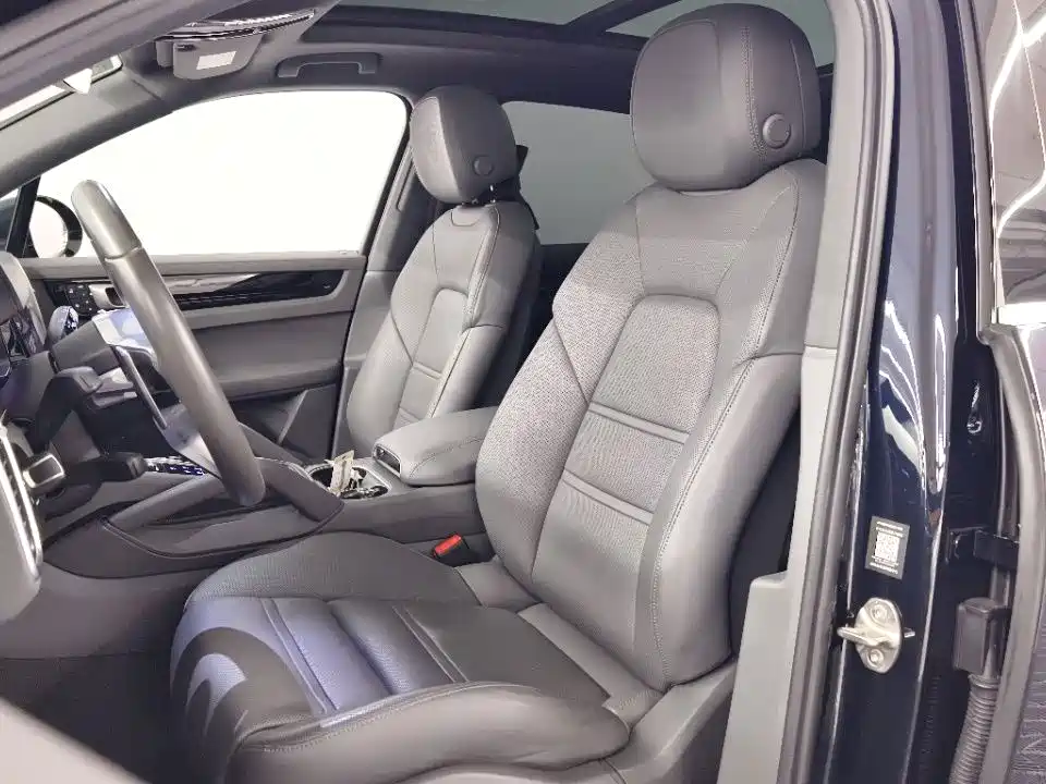 Porsche Cayenne — миниатюра 9