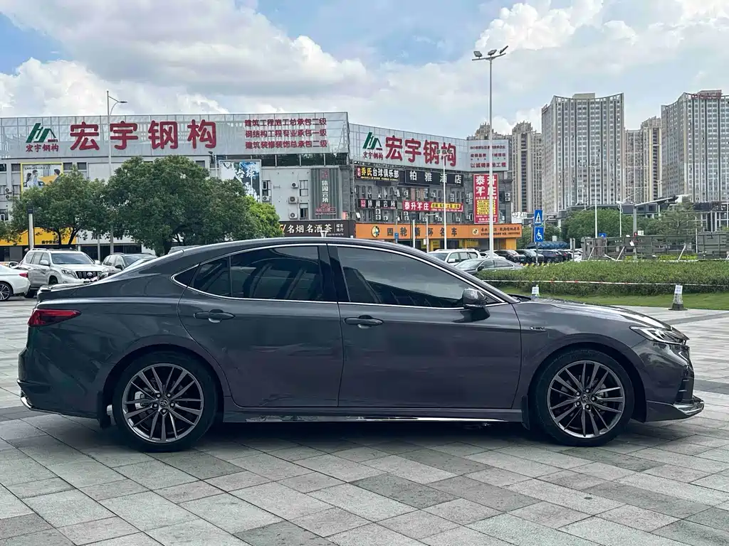 Toyota Camry 2025 2.0HXS