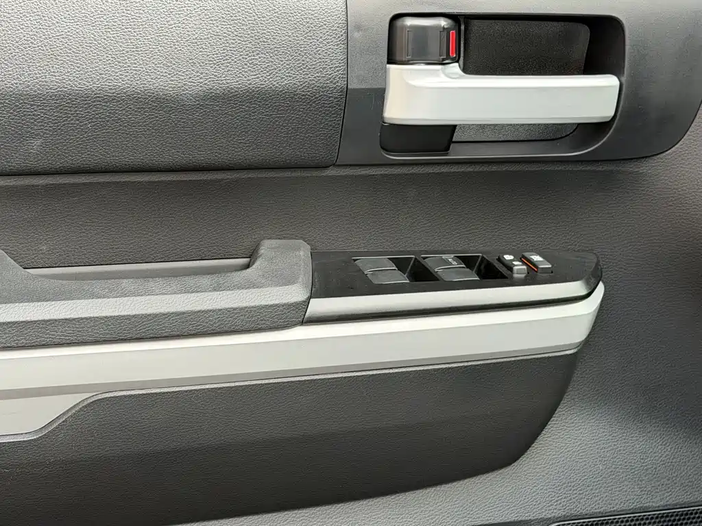 Toyota Tundra 2018 5.7L