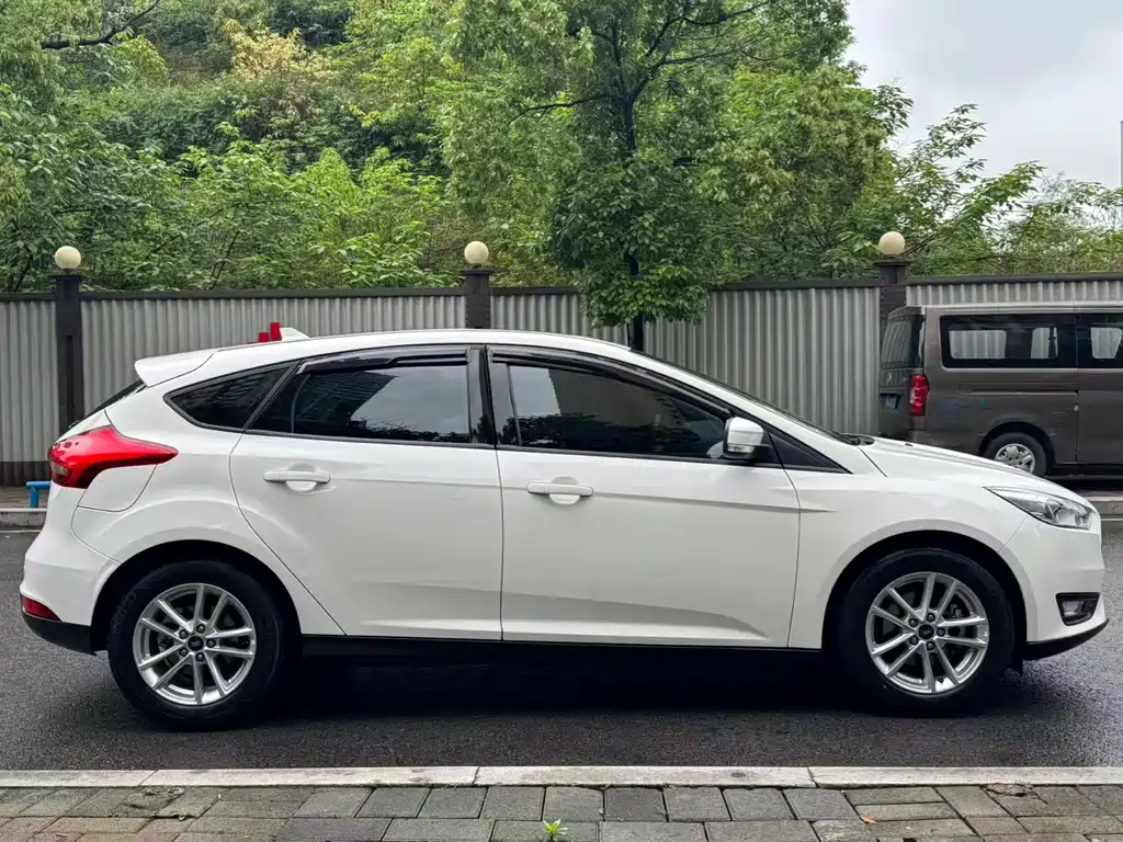 Ford Focus 2018 1.6L AT