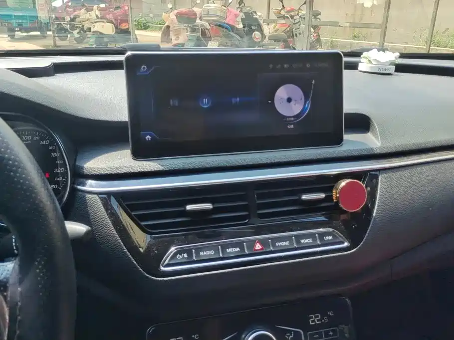 Hongqi Hongqi H5 — миниатюра 13