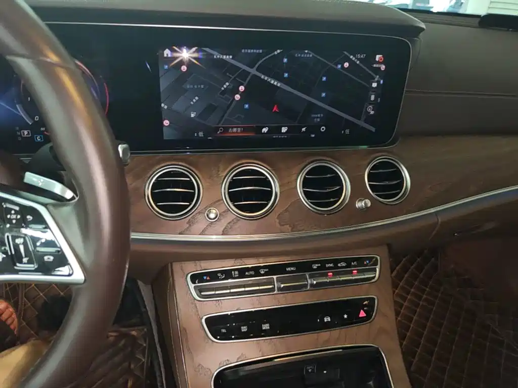 Mercedes-Benz E-Class — миниатюра 13