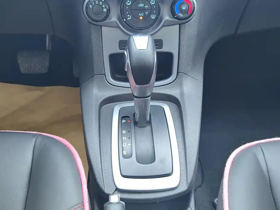 Ford Fiesta Hatchback 1.5L Auto Fashion Type, фото 16