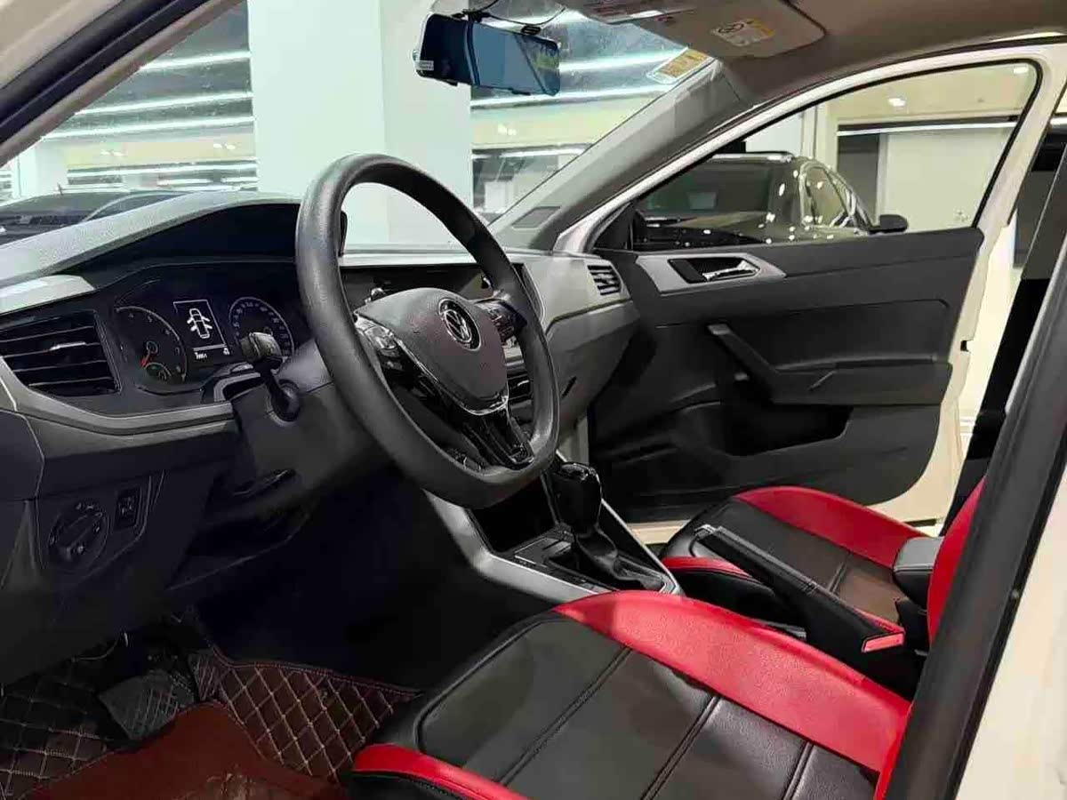 Volkswagen Polo 1.5 л 2021 г. Белый, пробег 30000 км