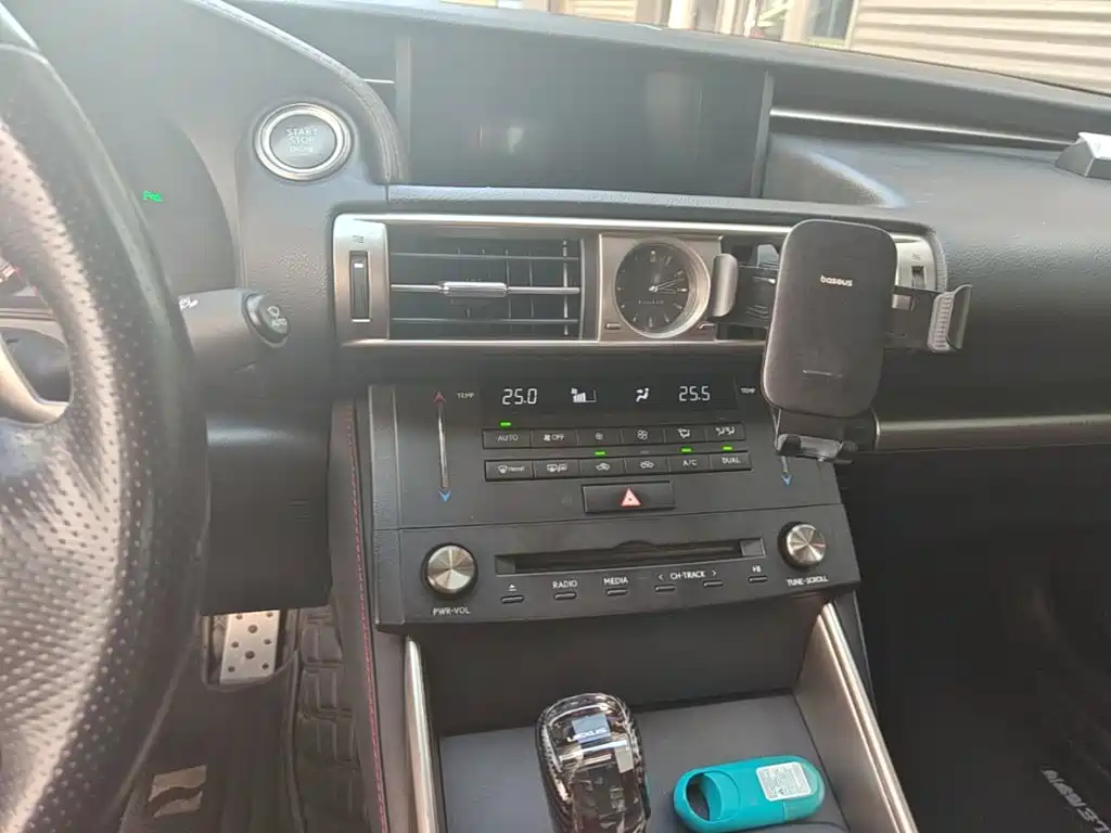 Lexus IS — миниатюра 13