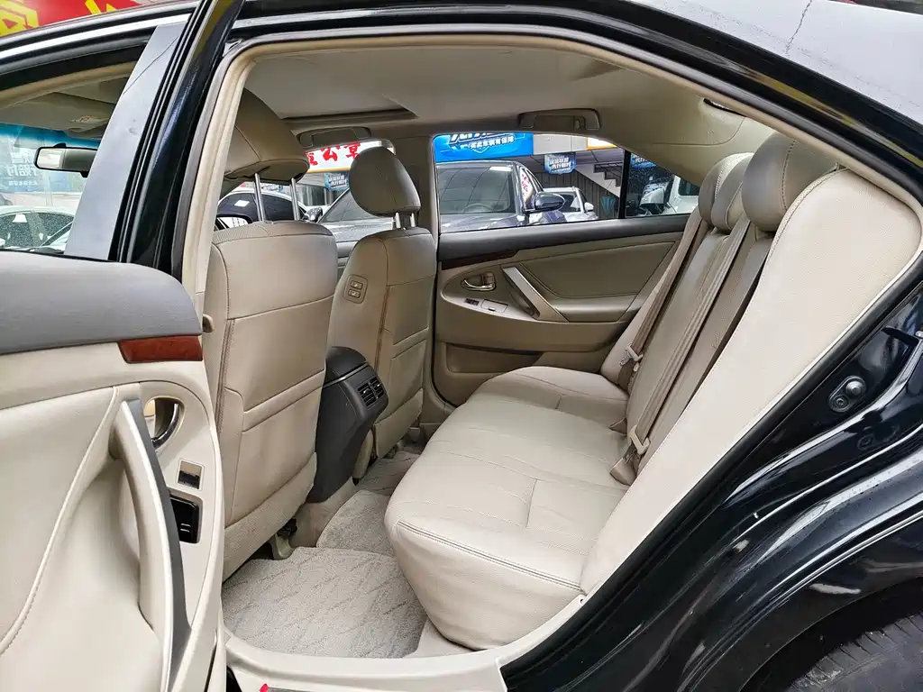 Toyota Camry — миниатюра 8
