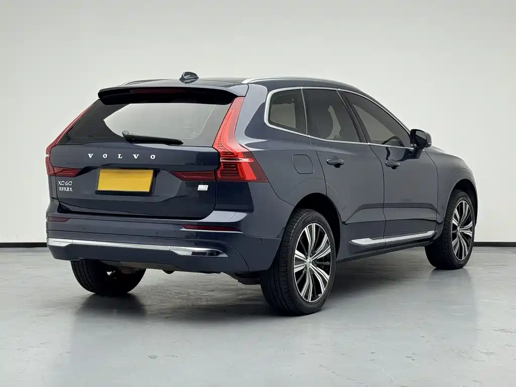 Volvo XC60 PHEV — миниатюра 6