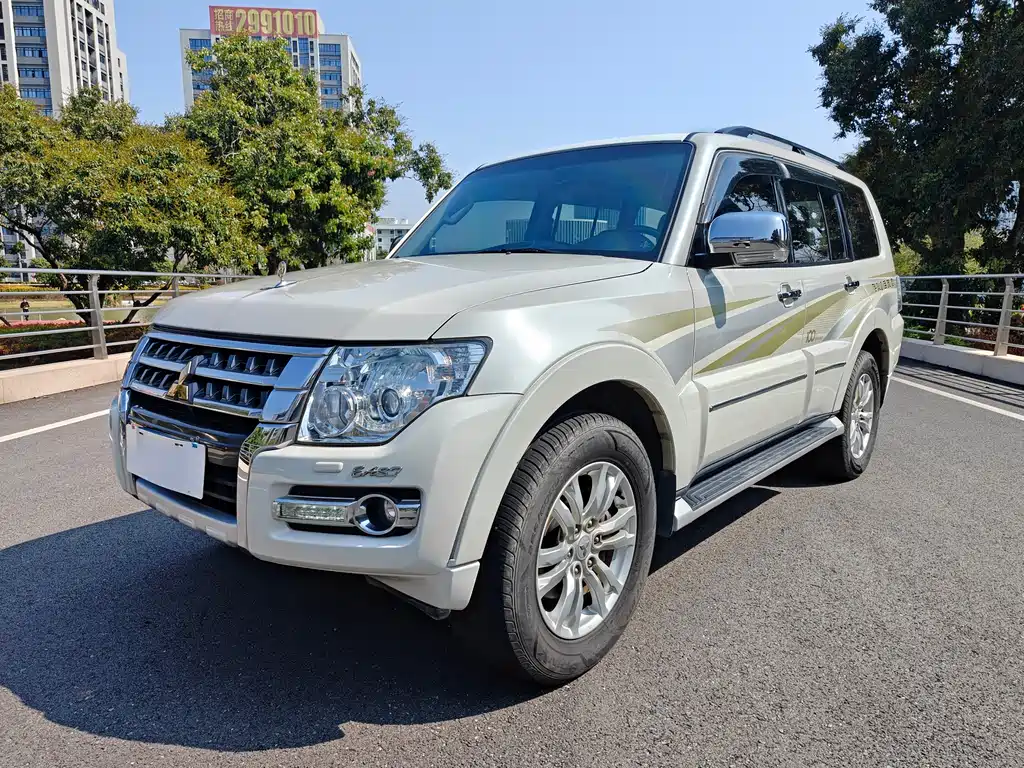 Mitsubishi Pajero (Import) 2020