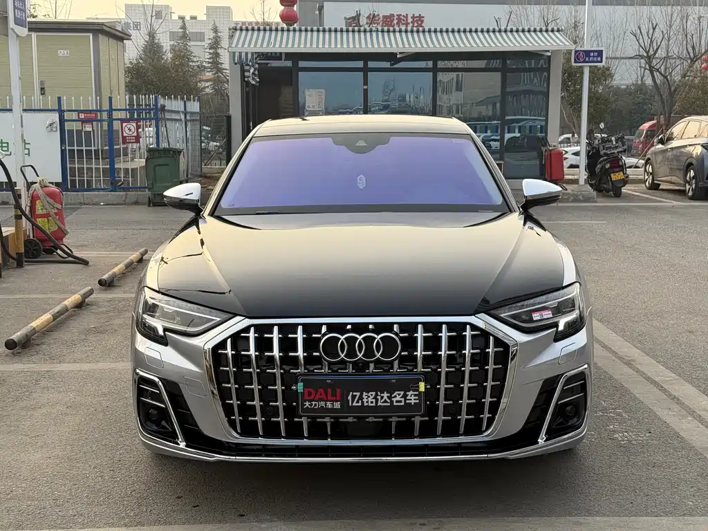 AUDI A8