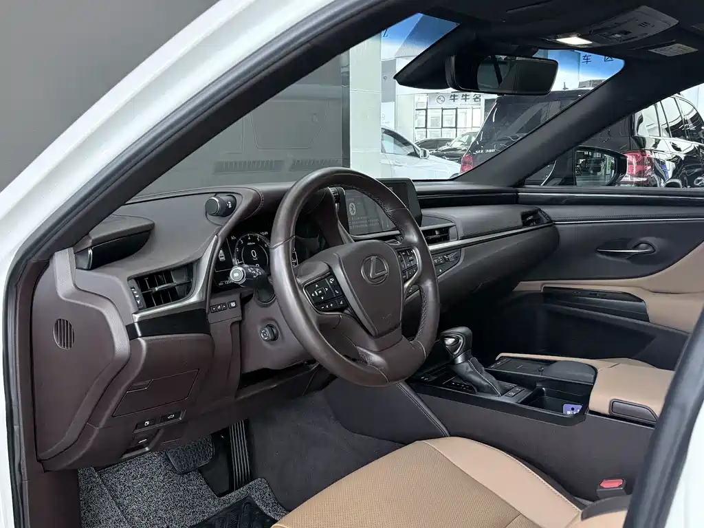 Lexus ES — миниатюра 17