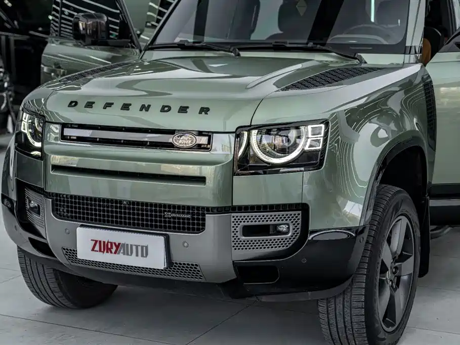 LAND ROVER DEFENDER