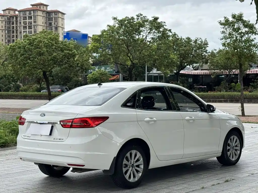 Ford Escort 2017 1.5L AT Fashion