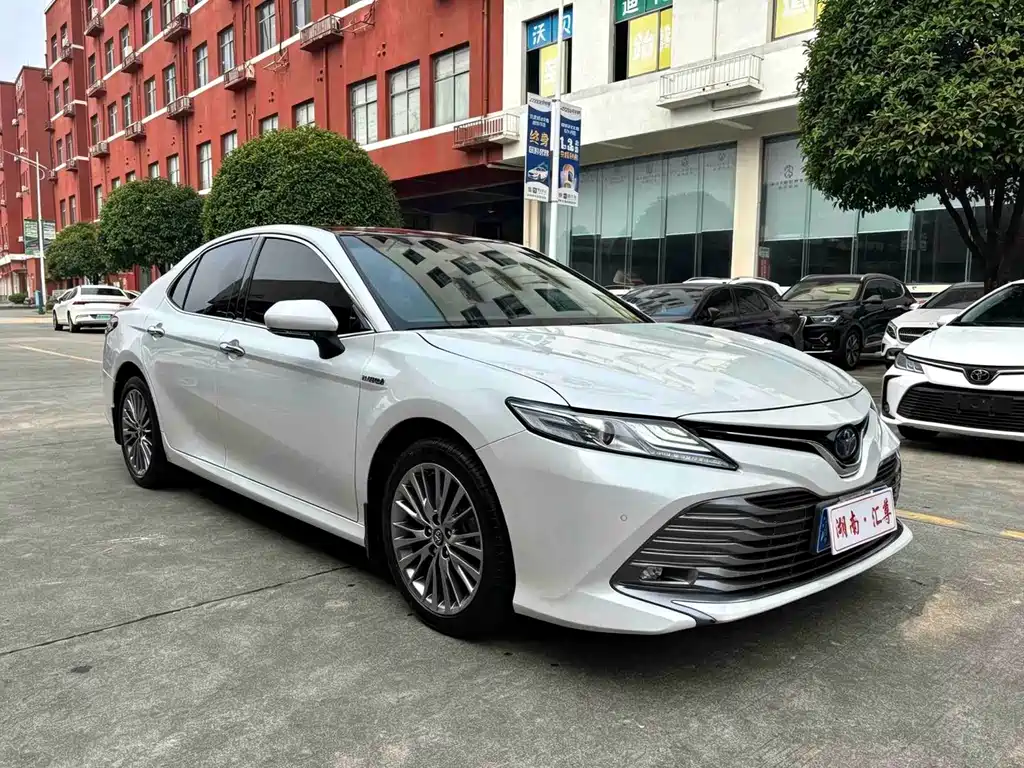 Toyota Camry — миниатюра 3