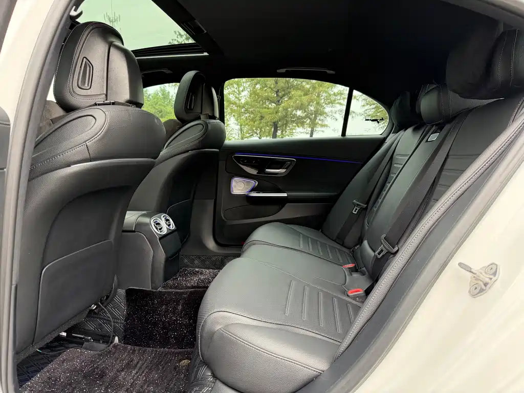 Mercedes-Benz C-Class — миниатюра 10