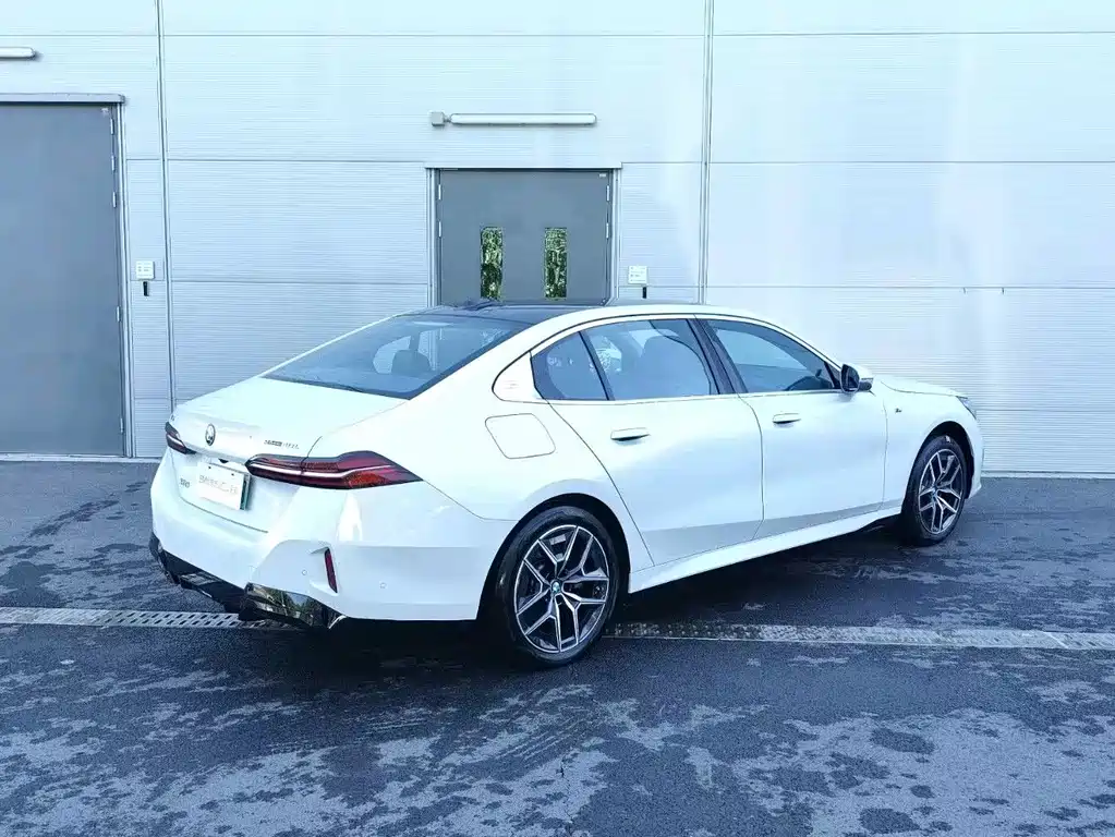 BMW i5 — миниатюра 5