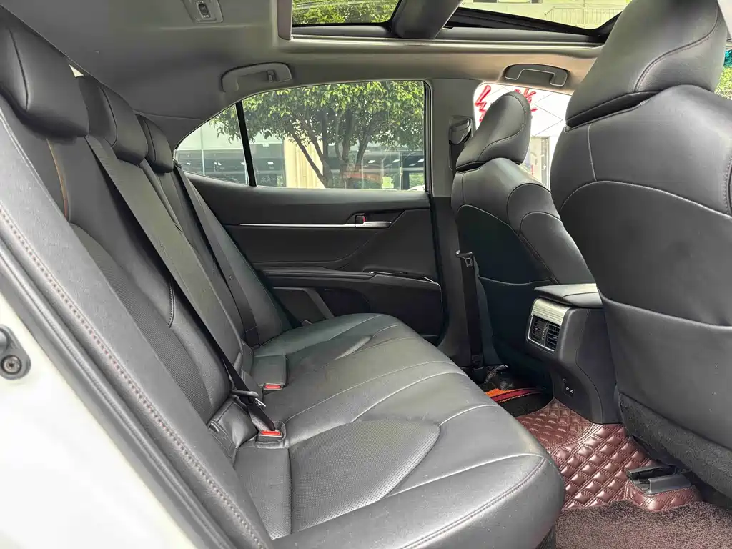 Toyota Camry — миниатюра 10