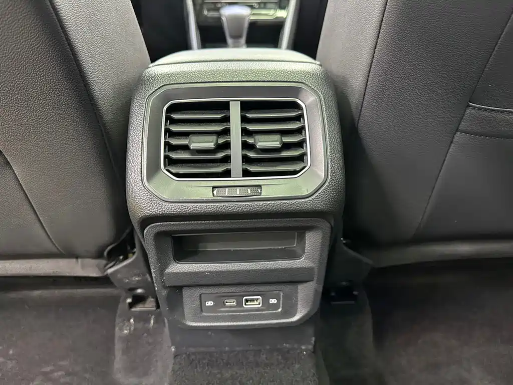 Volkswagen Tiguan L — миниатюра 10