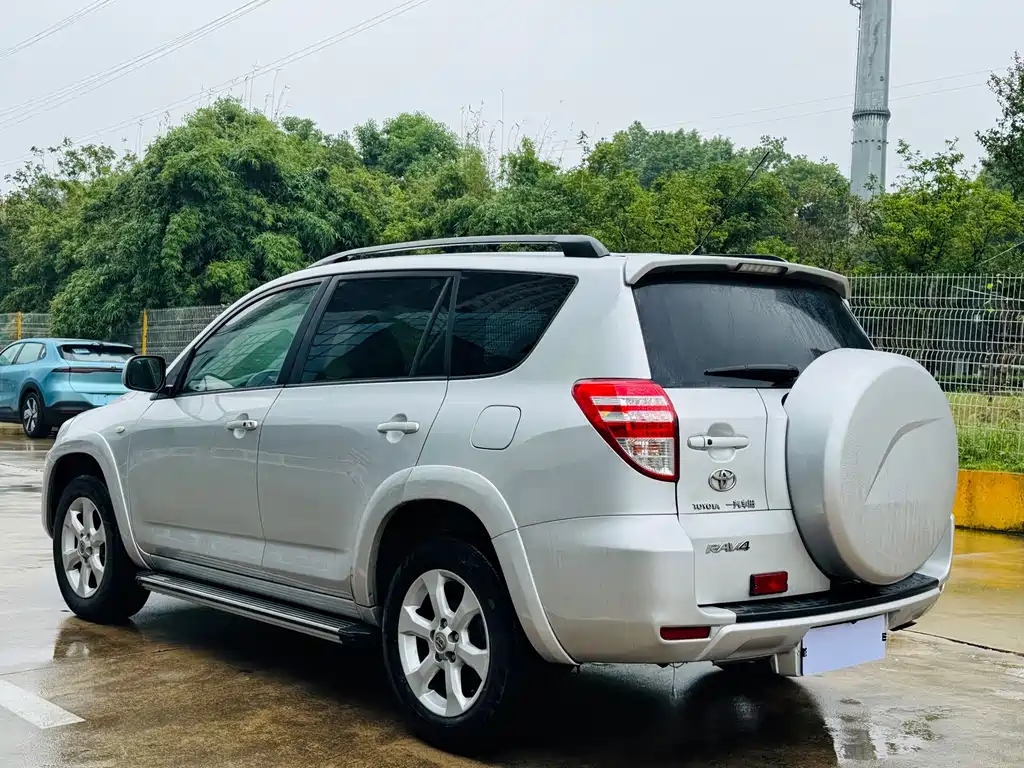 Toyota RAV4 — миниатюра 16