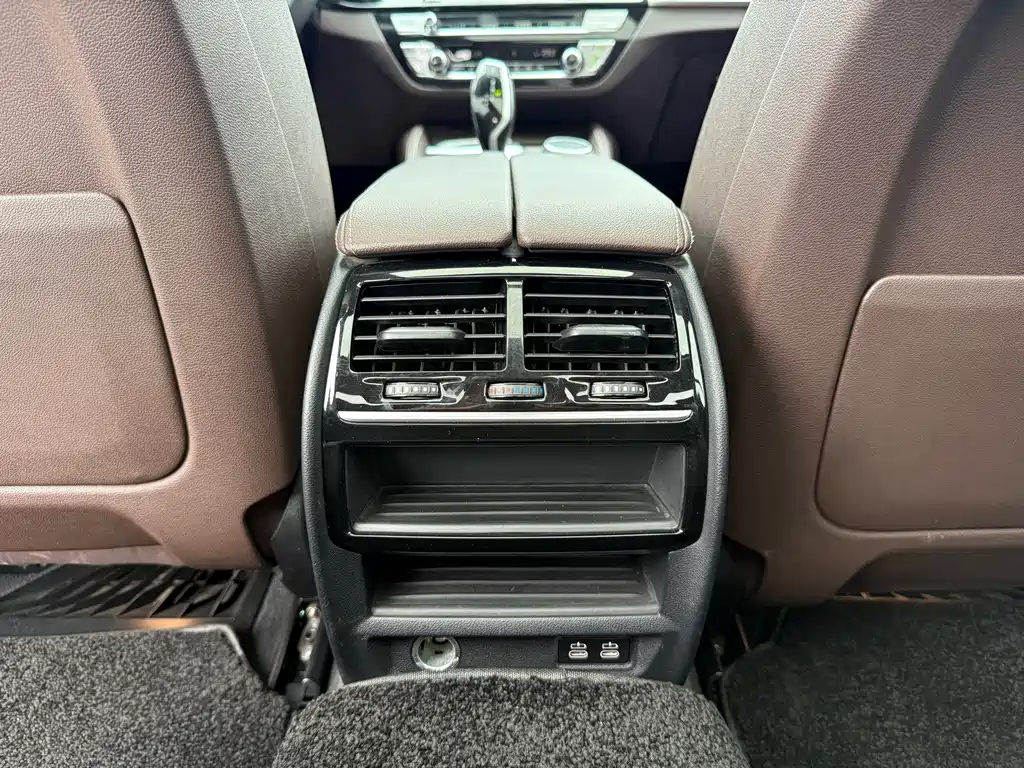 BMW 5 Series — миниатюра 13