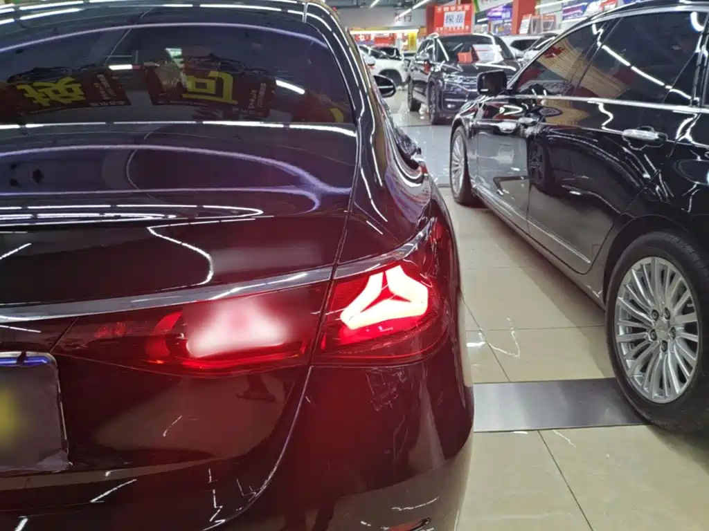 Mercedes-Benz E-Class — миниатюра 8
