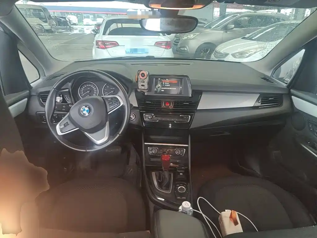 BMW 2 Series Active Tourer — миниатюра 10