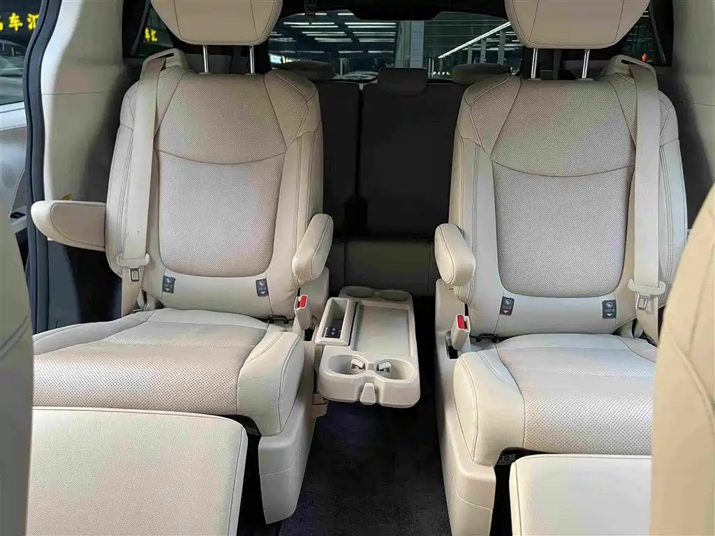Toyota Sienna — миниатюра 19