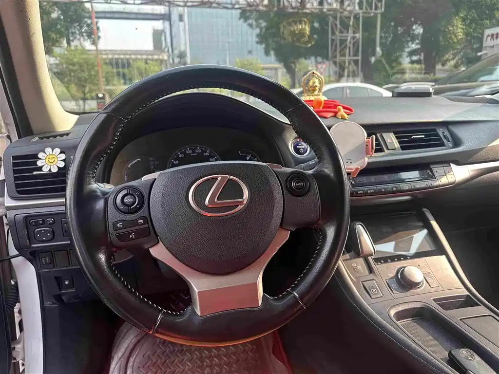 Lexus CT — миниатюра 5
