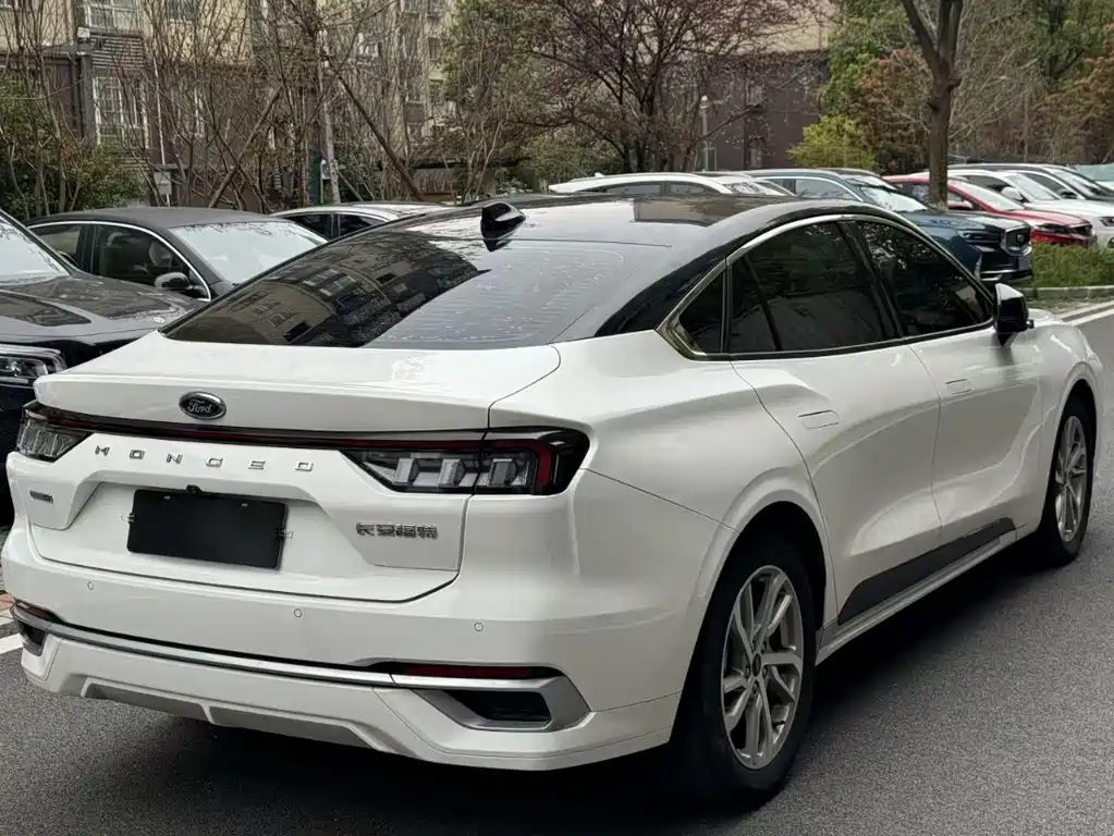 Ford Mondeo — миниатюра 6
