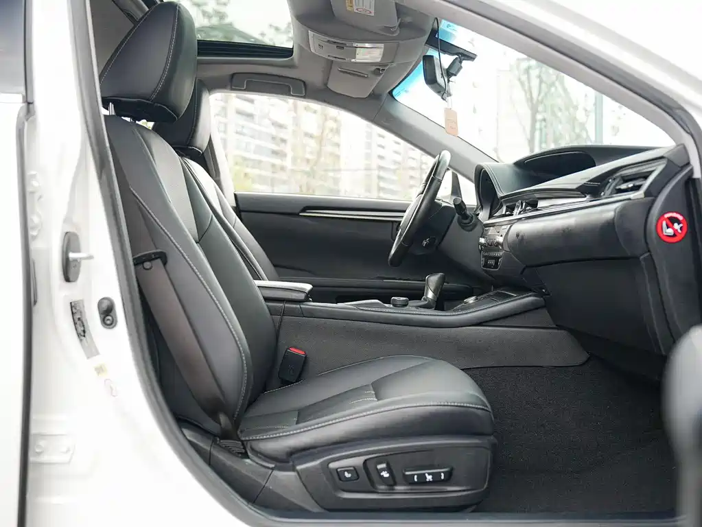 Lexus ES — миниатюра 11