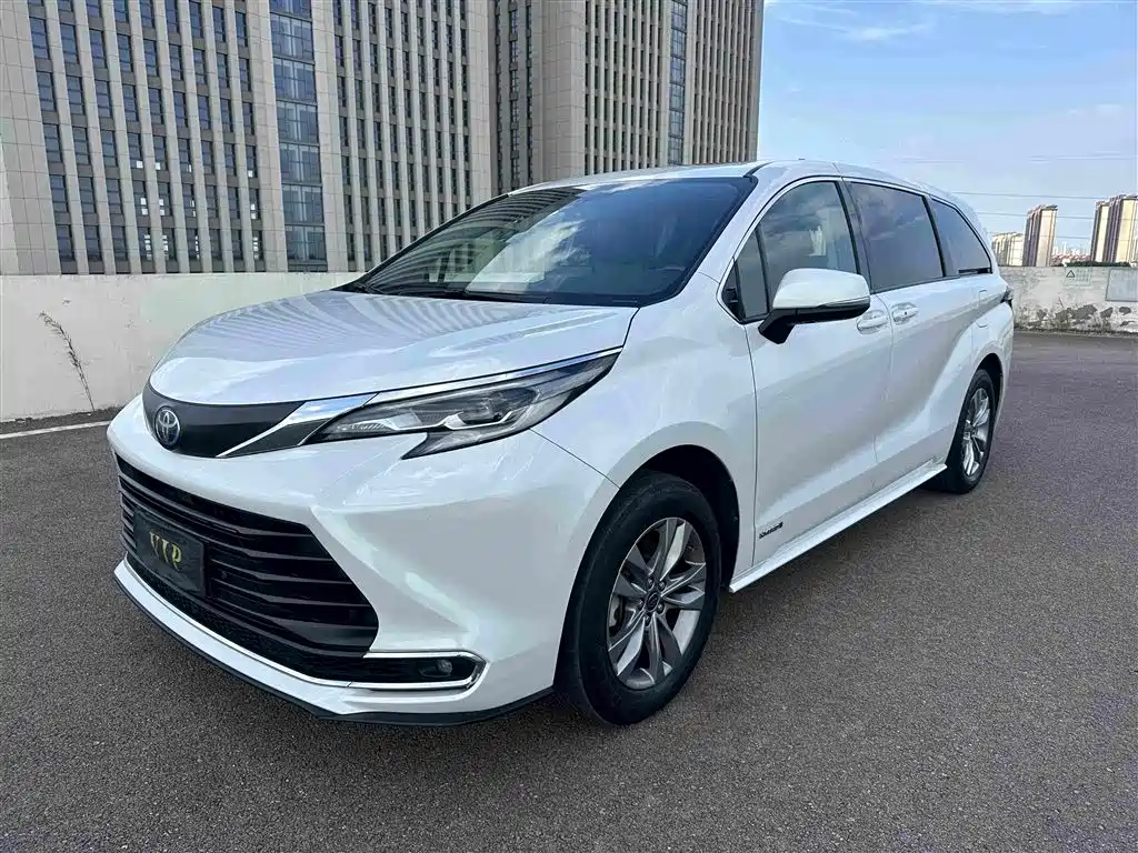 Toyota Sienna — миниатюра 2