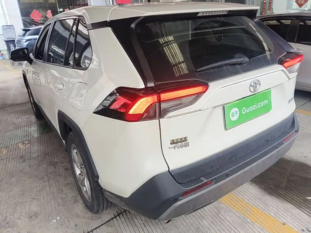 Toyota RAV4 — миниатюра 5