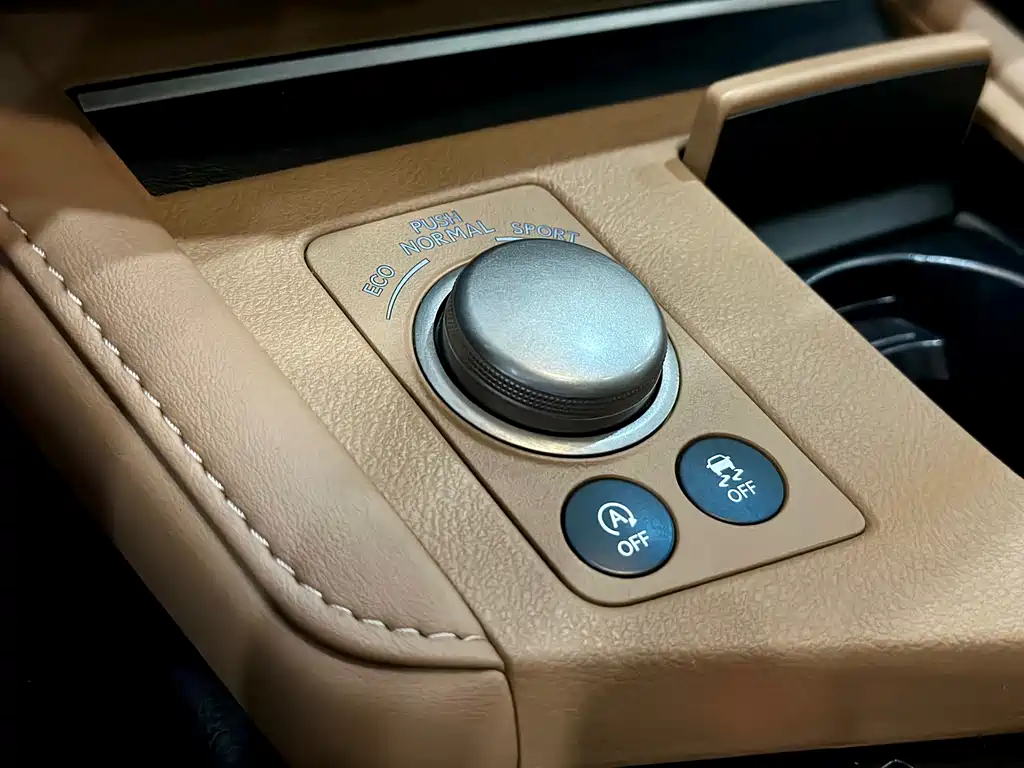 Lexus ES — миниатюра 11