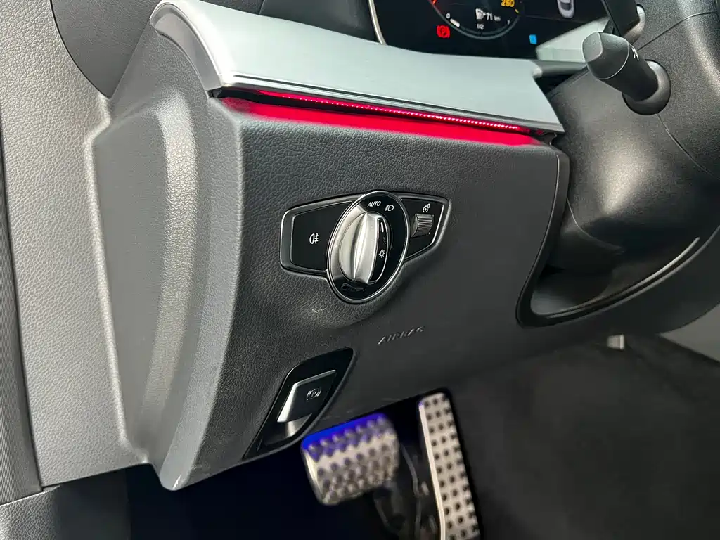 Mercedes-Benz E-Class 2023 — фото 18