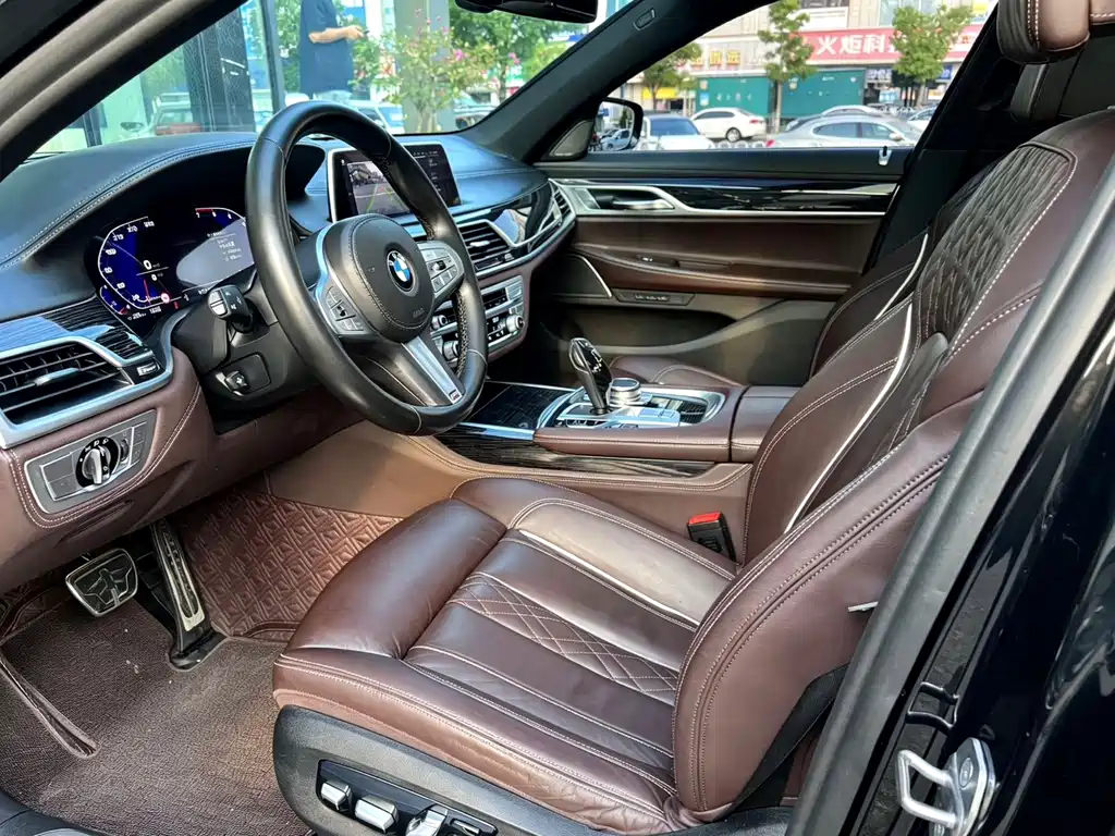 BMW 7 Series — миниатюра 4