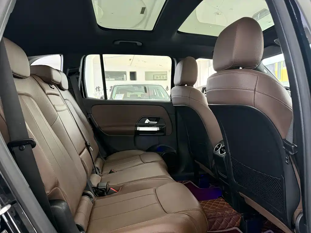 Mercedes-Benz GLB — миниатюра 9