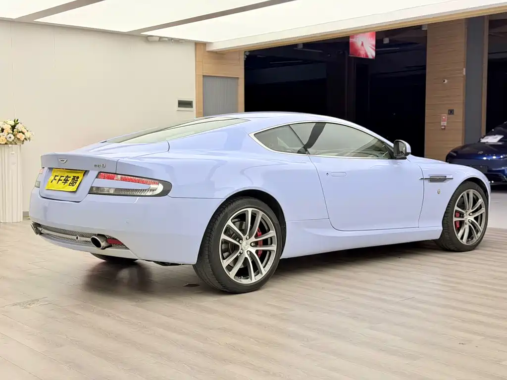 Aston Martin DB9 2011 6.0L Touchtronic Coupe